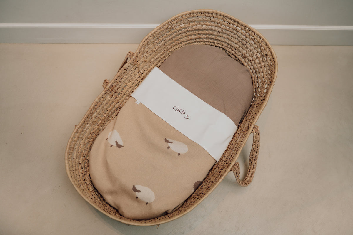 Cot blanket Counting Sheep sand