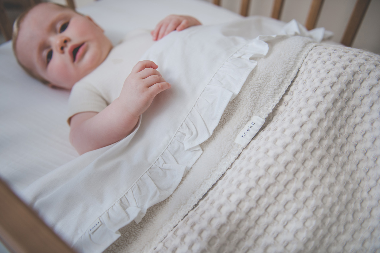 Cot sheet Ruffle warm white